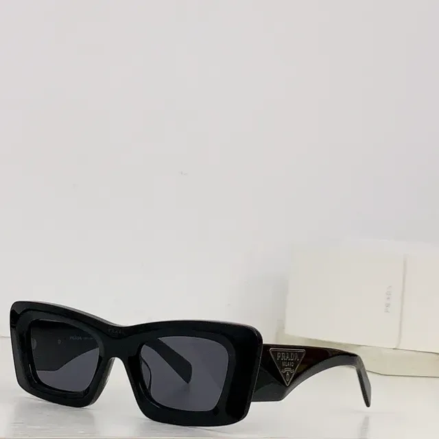 Prada Gafas de Sol Cuadradas Oversized Marco Negro Lente Rosa 9