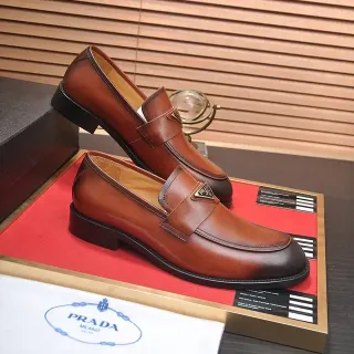 Prada Penny Loafer de Cuero de Dos Tonos Marrón