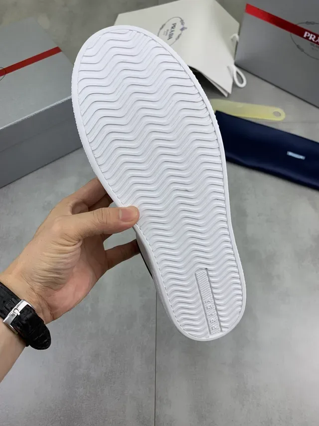 Prada 白黑低帮平台鞋生活休闲鞋 2