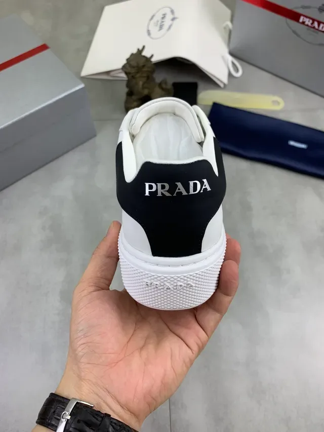 Prada 白黑低帮平台鞋生活休闲鞋 3