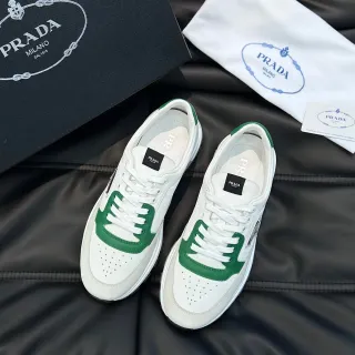 Prada Sneakers Lifestyle Blancos y Verdes Low-Top Perforados en el Toe
