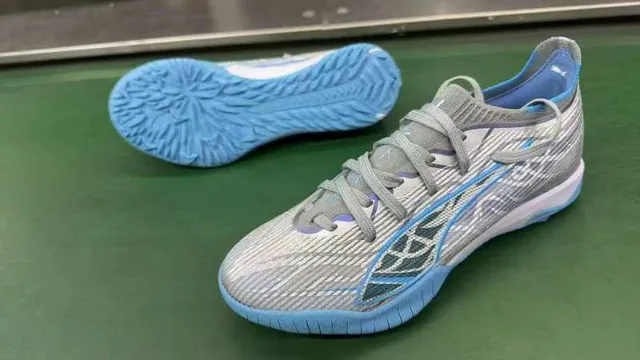 Puma Future Z Tênis de futebol cinza azul com upper de malha, overlay de onda assimétrica para turf 8