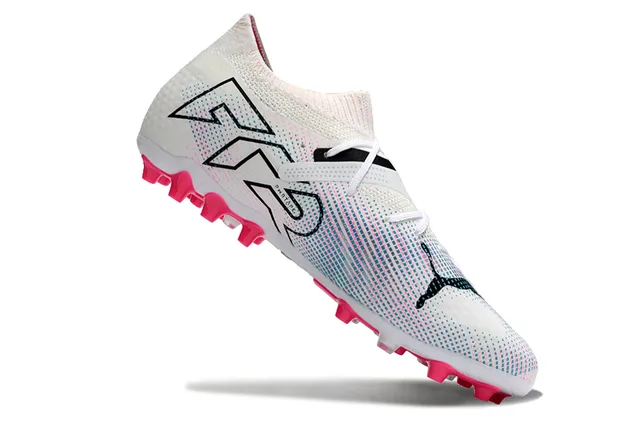 Puma Future Z 白色粉色渐变草地足球鞋 2