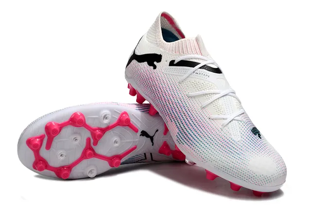 Puma Future Z 白色粉色渐变草地足球鞋 4