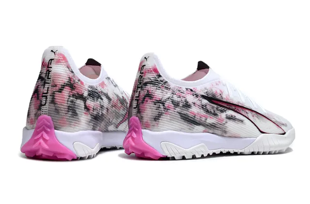 Puma Future Z أبيض وردي متعرج أعلى صناعي طباعة مجردة أرضية كرة القدم 5