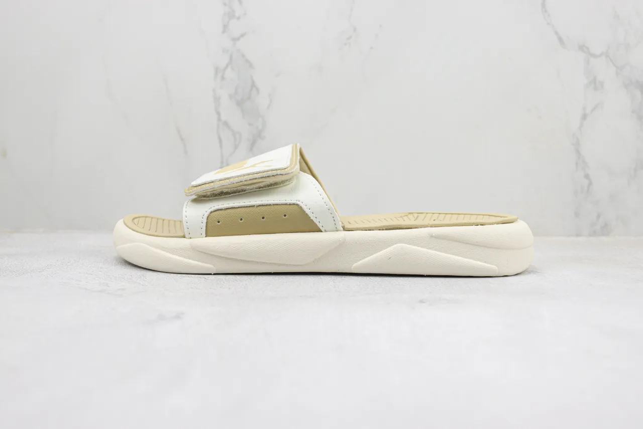白色和米色 Puma Slide 拖鞋 6