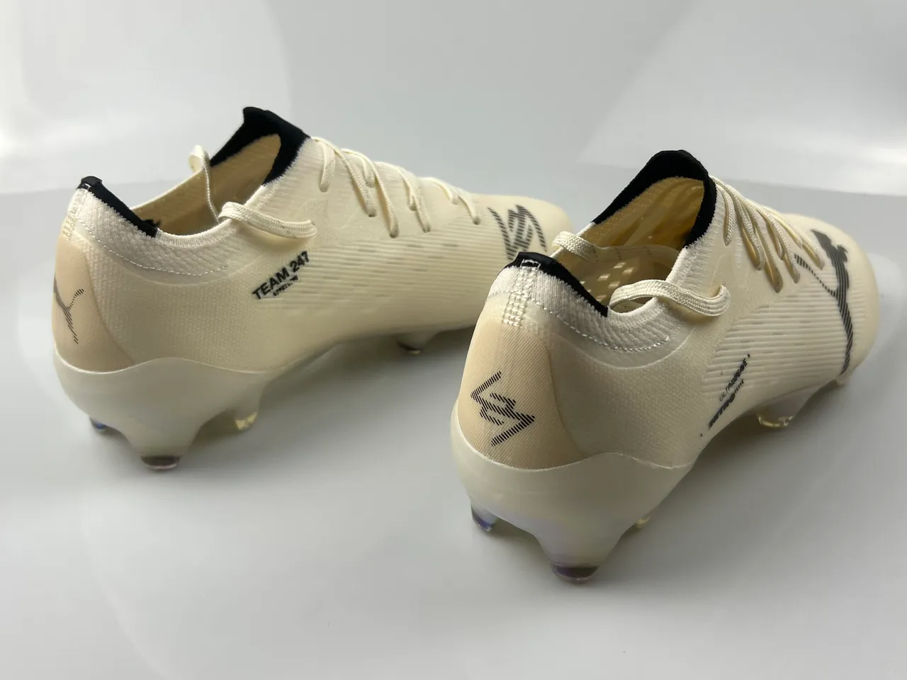 Puma Ultra Nitro Elite Off-White Iridescent أحذية كرة القدم للأرض الصلبة 2