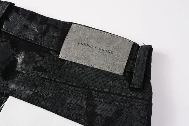 بناطرق جينز أسود سلايم فت بطبعة كراكل من Purple Brand 5