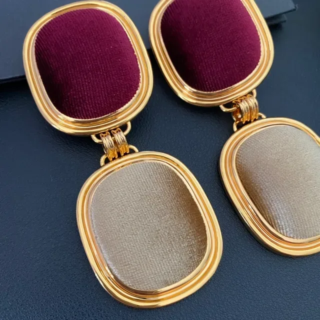Saint Laurent डबल ड्रॉप अंडाकार वेलवेट पैनल कान की मूंज 5