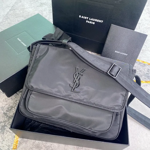 Saint Laurent Niki Messenger काला संरचित फ्लैप-फ्रंट मैट नायलॉन मेसेंजर बैग 2