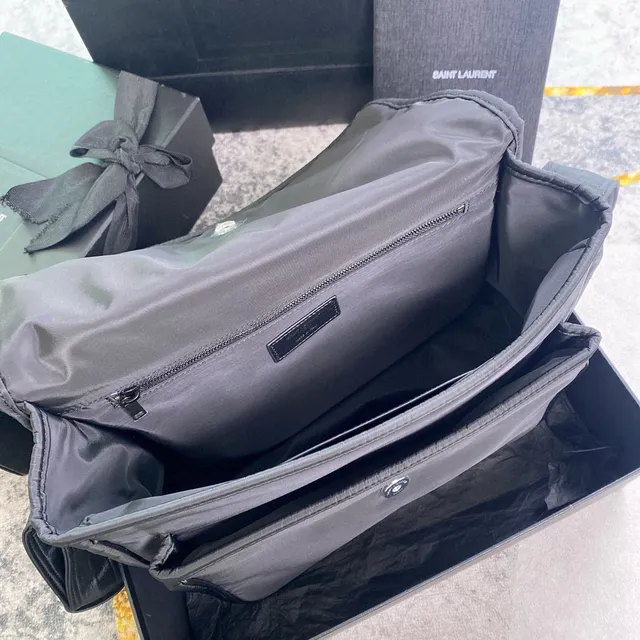 Saint Laurent Niki Messenger काला संरचित फ्लैप-फ्रंट मैट नायलॉन मेसेंजर बैग 3
