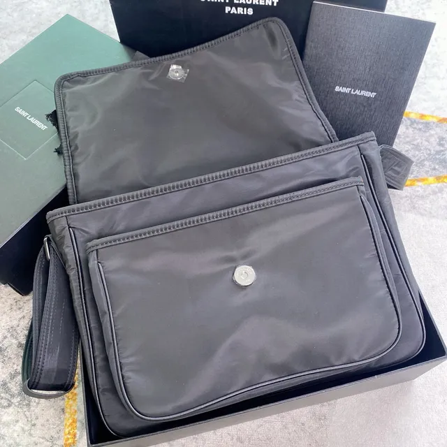 Saint Laurent Niki Messenger काला संरचित फ्लैप-फ्रंट मैट नायलॉन मेसेंजर बैग 4