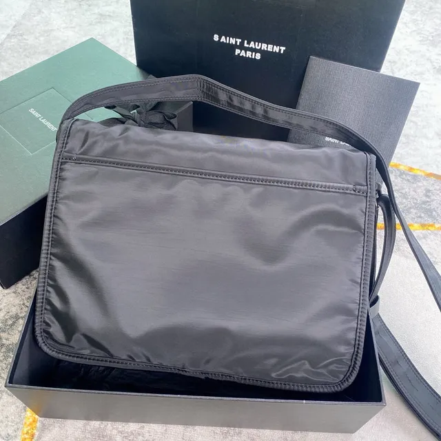 Saint Laurent Niki Messenger काला संरचित फ्लैप-फ्रंट मैट नायलॉन मेसेंजर बैग 6