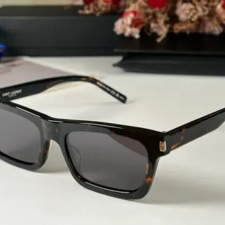 Saint Laurent आयताकार कछुए के खोल वाले टेम्पल धूपचश्मा