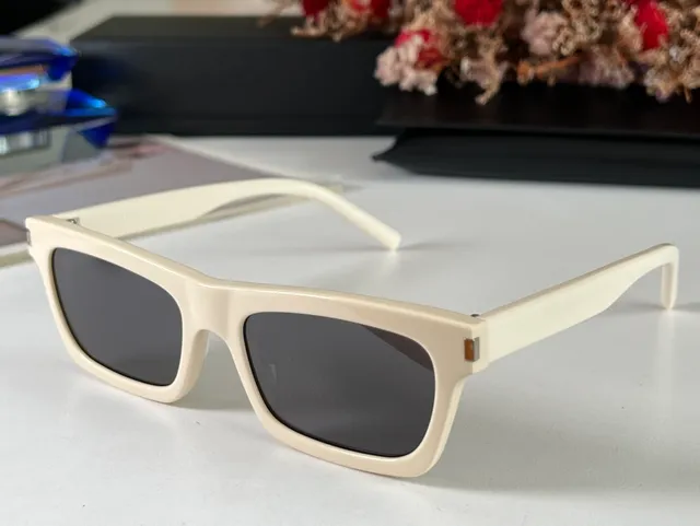Saint Laurent आयताकार कछुए के खोल वाले टेम्पल धूपचश्मा 7