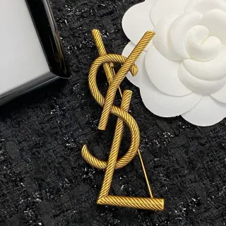Saint Laurent रोप मोनोग्राम गोल्ड टोन ब्रोच