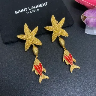 Saint Laurent स्टारफिश और एनामेल फिश डैंगलिंग ईयररिंग्स