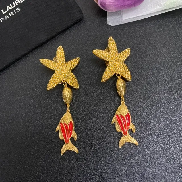 Saint Laurent স্টারফিশ এবং এনামেল ফিশ ড্যাঙ্গলিং ইয়াররিংস 7