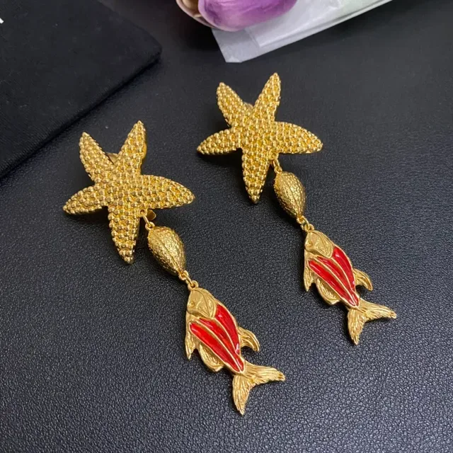 Saint Laurent স্টারফিশ এবং এনামেল ফিশ ড্যাঙ্গলিং ইয়াররিংস 8