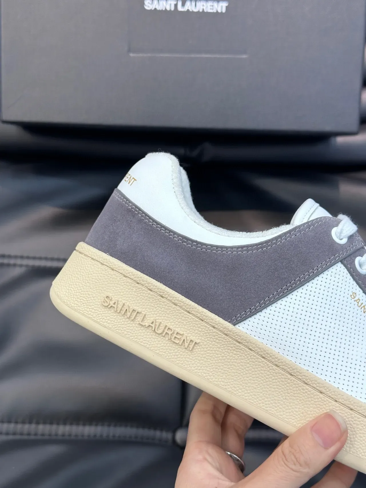 Saint Laurent Blancs et Gris Low-Top suède et maillage panelé Lifestyle Sneakers 2
