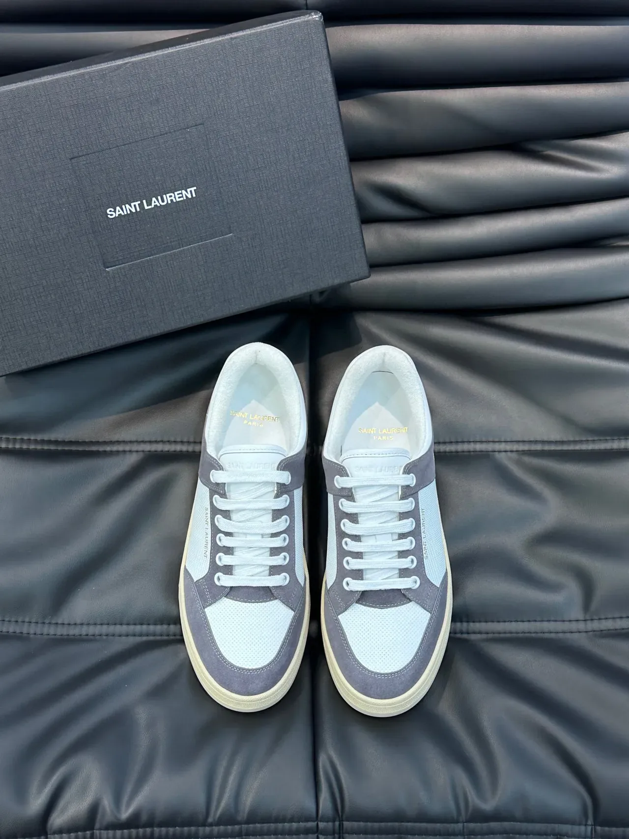 Saint Laurent Blancs et Gris Low-Top suède et maillage panelé Lifestyle Sneakers 3
