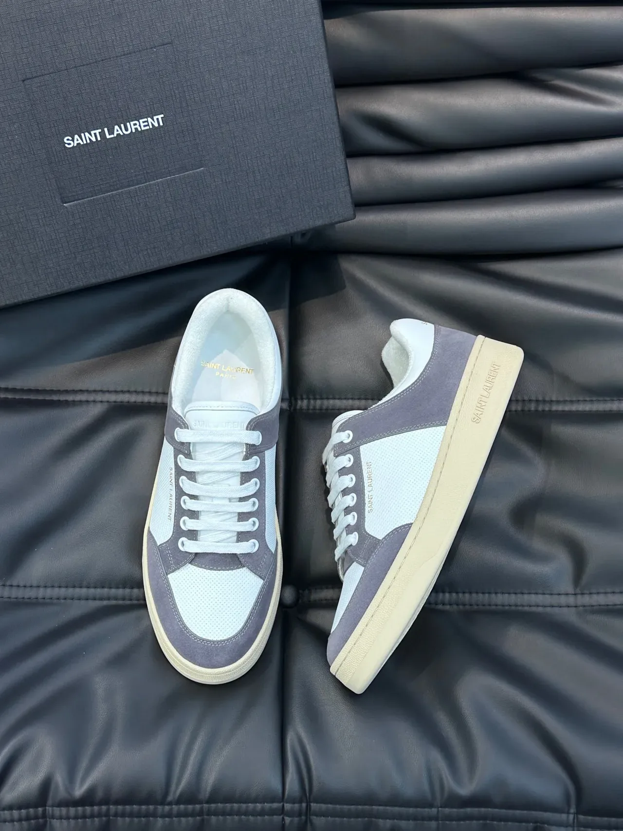Saint Laurent Blancs et Gris Low-Top suède et maillage panelé Lifestyle Sneakers 4