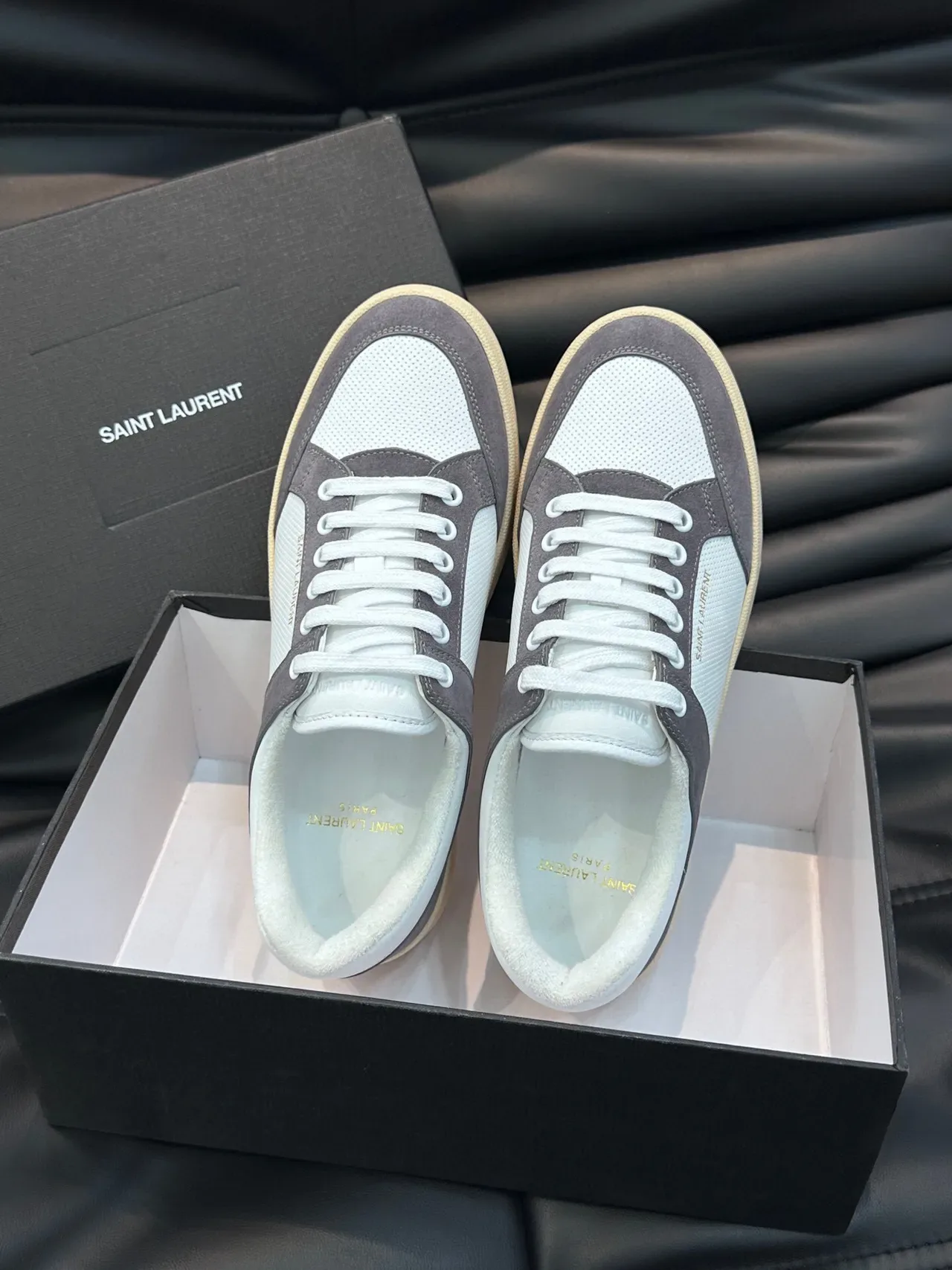 Saint Laurent Blancs et Gris Low-Top suède et maillage panelé Lifestyle Sneakers 5