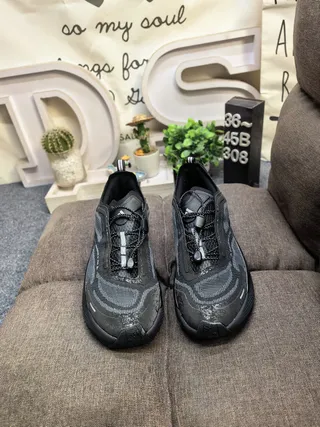 Salomon Black Silver Mesh-Synthetic Hybrid Upper Sculpted Heel Cage Running Shoes 10