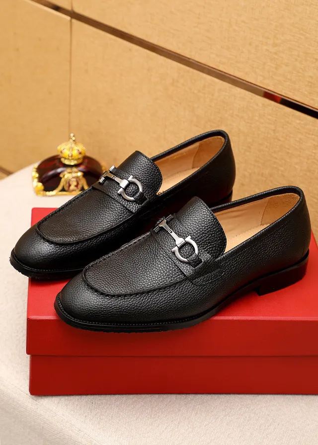 Salvatore Ferragamo Gancini काले दबाव वाले चमड़े के हॉर्सबिट लूफर्स 2