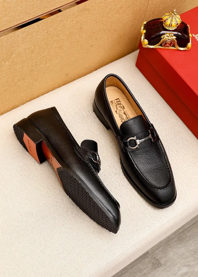 Salvatore Ferragamo Gancini काले दबाव वाले चमड़े के हॉर्सबिट लूफर्स 3