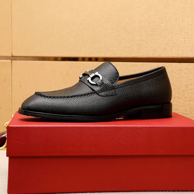 Salvatore Ferragamo Gancini काले दबाव वाले चमड़े के हॉर्सबिट लूफर्स 4