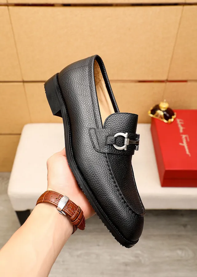 Salvatore Ferragamo Gancini काले दबाव वाले चमड़े के हॉर्सबिट लूफर्स 5