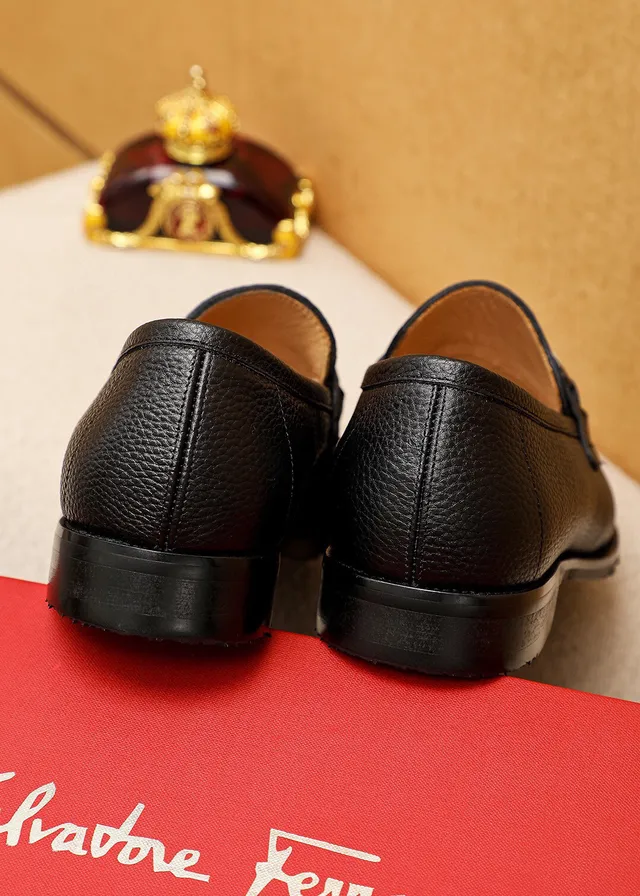 Salvatore Ferragamo Gancini काले दबाव वाले चमड़े के हॉर्सबिट लूफर्स 6