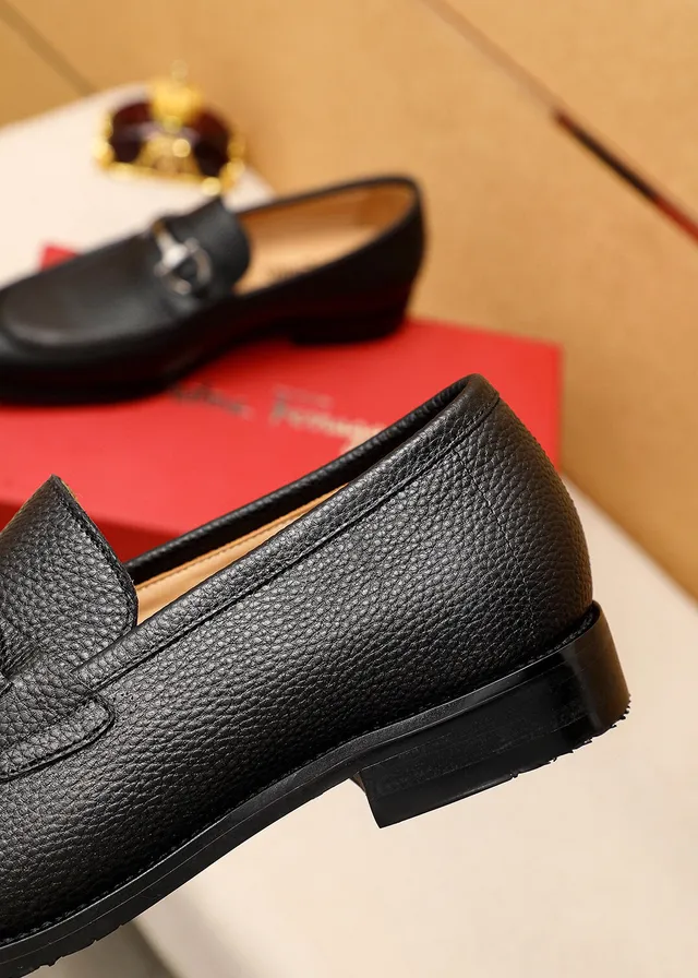 Salvatore Ferragamo Gancini काले दबाव वाले चमड़े के हॉर्सबिट लूफर्स 7