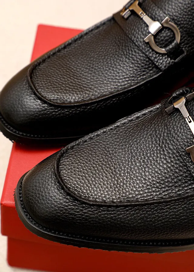 Salvatore Ferragamo Gancini काले दबाव वाले चमड़े के हॉर्सबिट लूफर्स 8