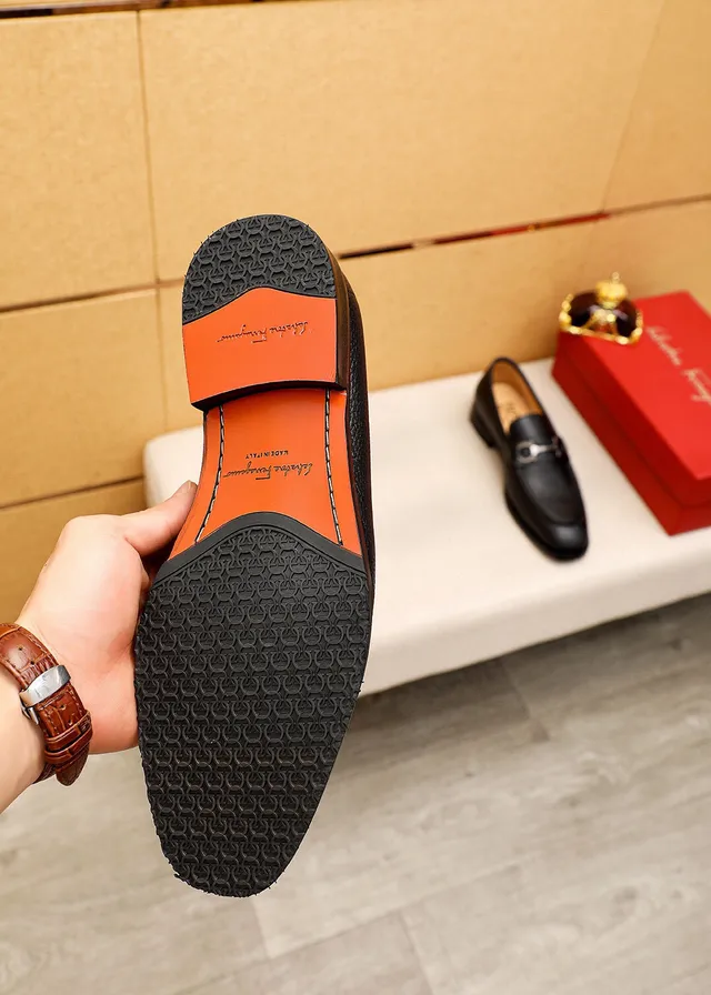 Salvatore Ferragamo Gancini काले दबाव वाले चमड़े के हॉर्सबिट लूफर्स 9
