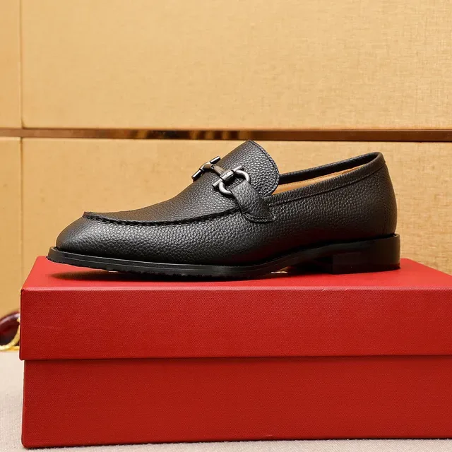 Salvatore Ferragamo Gancini কালো পেবল্ড লেদার হর্সবিট বাকল লোফার্স 3