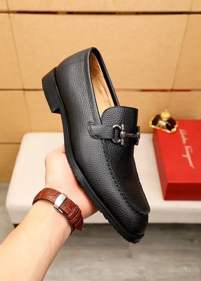 Salvatore Ferragamo Gancini কালো পেবল্ড লেদার হর্সবিট বাকল লোফার্স 4