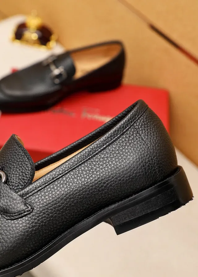 Salvatore Ferragamo Gancini কালো পেবল্ড লেদার হর্সবিট বাকল লোফার্স 6
