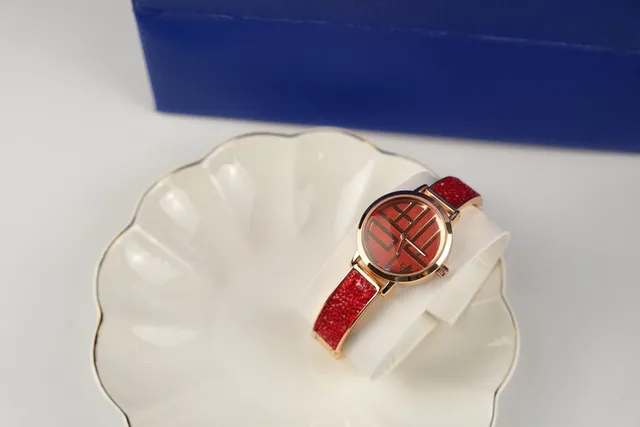 Swarovski লাল সোনা এনামেল দ্বৈত সুখের নকশা মেটাল নেকলেস 2