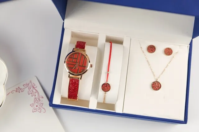 Swarovski লাল সোনা এনামেল দ্বৈত সুখের নকশা মেটাল নেকলেস 4