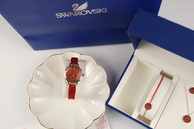 Swarovski লাল সোনা এনামেল দ্বৈত সুখের নকশা মেটাল নেকলেস 5