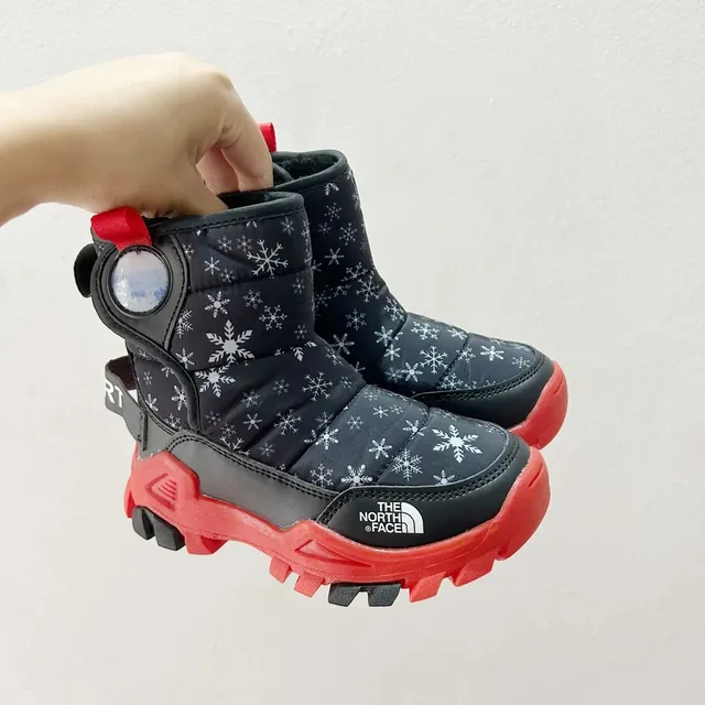 The North Face কালো লাল কুইল্টেড আইসোলেটেড উপরের স্নোফ্লেক প্রিন্ট স্নো বুটস 8