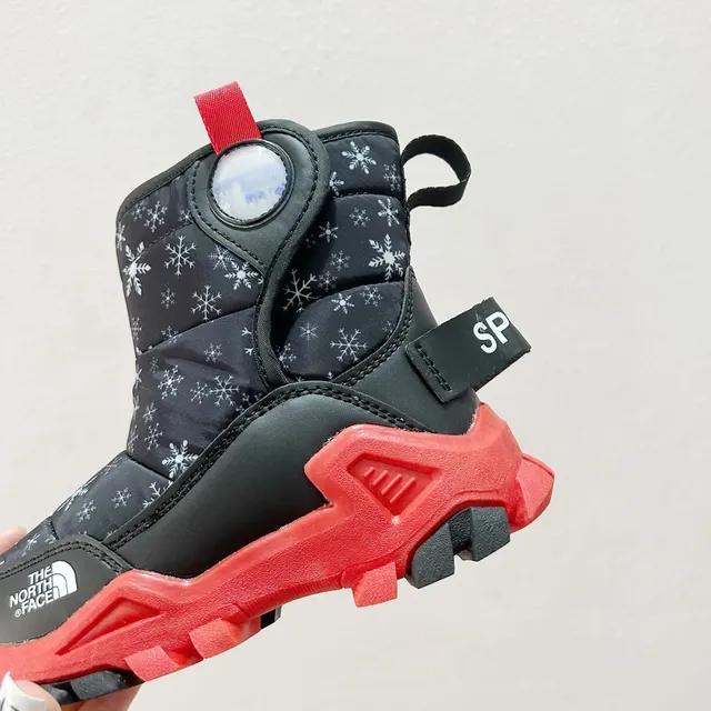 The North Face কালো লাল কুইল্টেড আইসোলেটেড উপরের স্নোফ্লেক প্রিন্ট স্নো বুটস 13