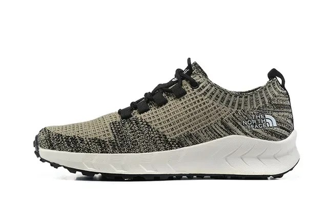 The North Face Tênis pretos e brancos com upper de knit silhueta de perfil baixo 2
