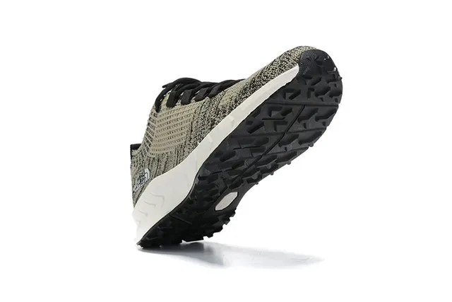 The North Face Tênis pretos e brancos com upper de knit silhueta de perfil baixo 5