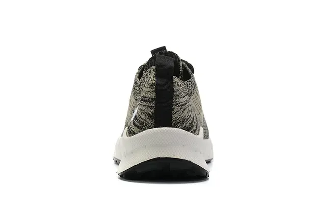 The North Face Tênis pretos e brancos com upper de knit silhueta de perfil baixo 7