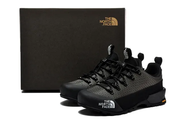 The North Face White Black Low-Cut Hiking Boot Grid-Mesh Upper Sneakers 11