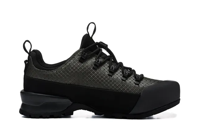 The North Face White Black Low-Cut Hiking Boot Grid-Mesh Upper Sneakers 15