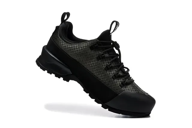 The North Face White Black Low-Cut Hiking Boot Grid-Mesh Upper Sneakers 16